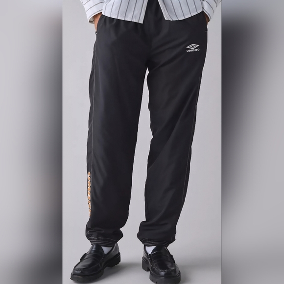 Umbro UO Exclusive Relaxed Wind Pant Large Black/Golden Yellow Retail $80.00